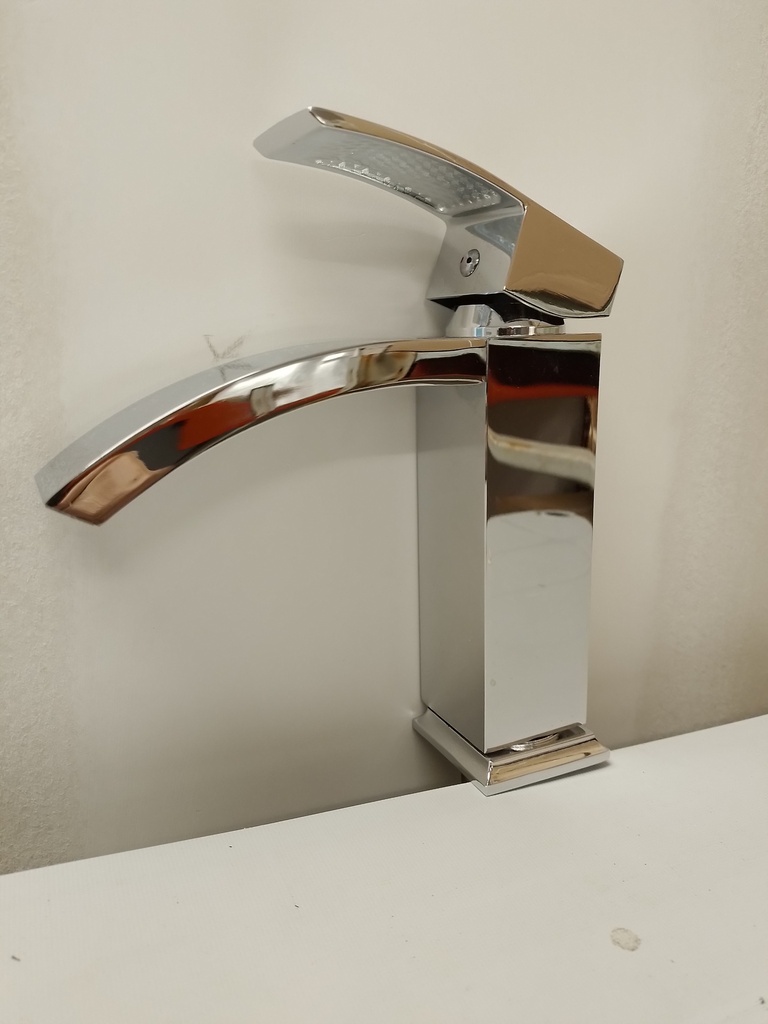 BASIN FAUCET(CHROME)7”